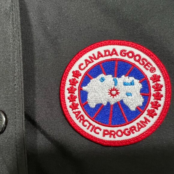 Canada Goose Black Puffer Vest - Picture 5 of 7